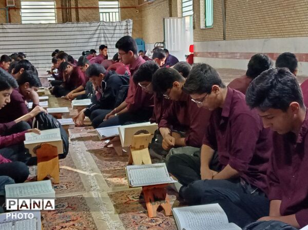 تلاوت نور، در دبیرستان شاهد باحضور باشکوه دانش‌آموزان