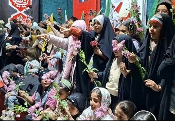 حضور دختران جان فدای شهرری در میدان نماز 