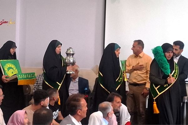  جشن پدر و دختری در دبستان مالک اشتر ملارد در دهه کرامت پیوند مهر را طنین انداز کرد 