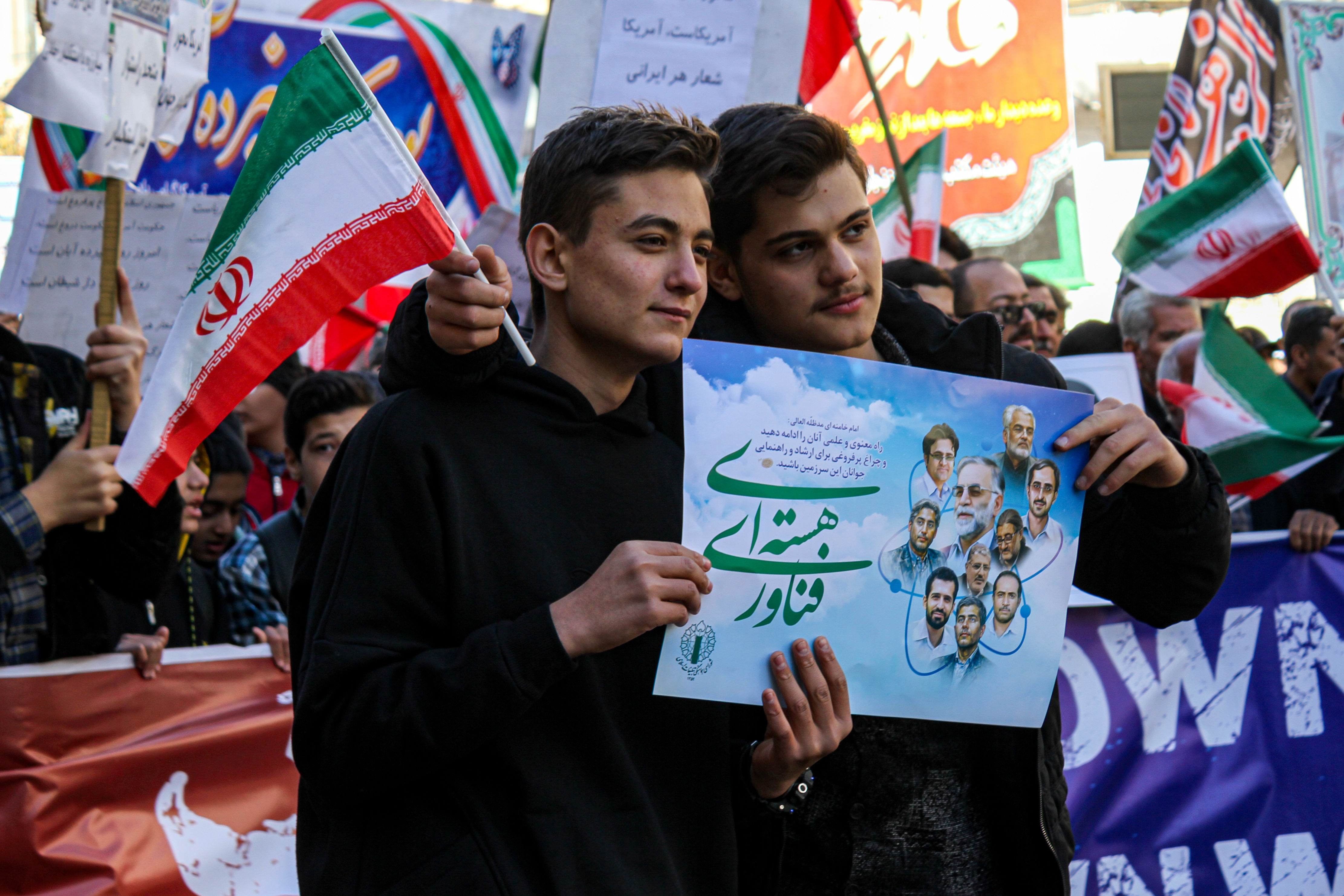 حضور پرشور دانش آموزان زنجانی در راهپیمایی ۱۳ آبان