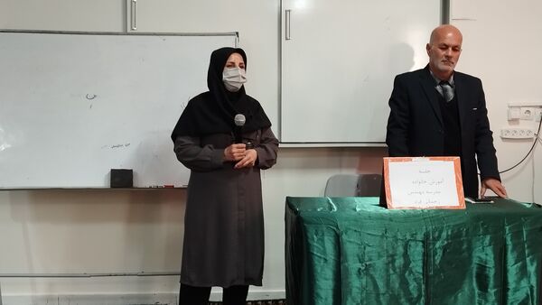 جلسه آموزش خانواده در مدرسه مهندس رحمانی فرد ناحیه ۱ مشهد مقدس