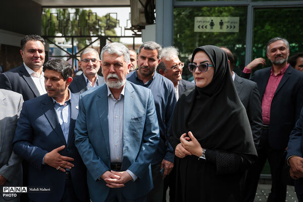 آیین بهره برداری از ۱۰ دستگاه خودرو کتابخانه عمومی سیار
