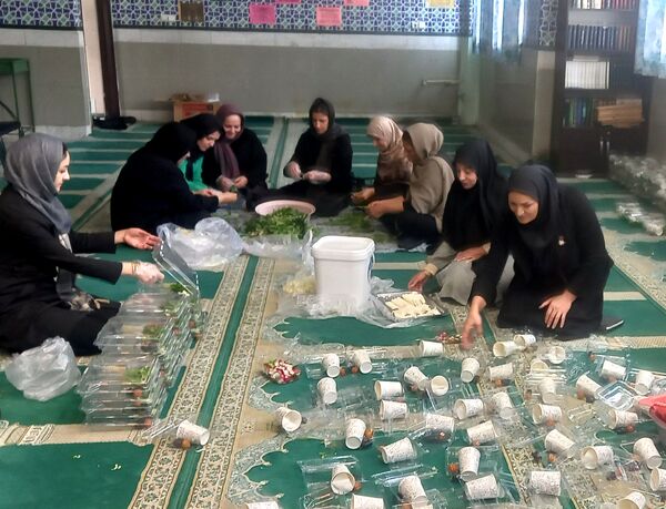 ضیافت افطار ماه رمضان در دبیرستان هوشیار مشهد 