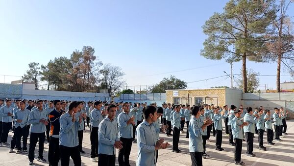 تقدیر مدیر دبیرستان رئیس زاده از پرسنل نیروی انتظامی خلیل آباد