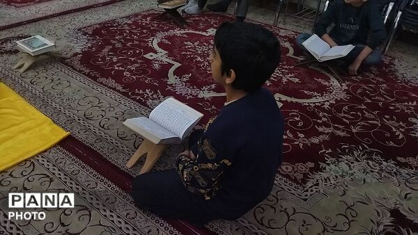 جزء خوانی قرآن کریم با حضور نسل  z در مسجد الرضای نیشابور 