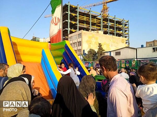  جشن بزرگ مردم در مهمانی ۱۰ کیلومتری