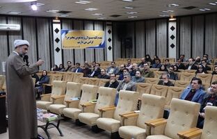 تأکید بر نقش نماز در تربیت معنوی دانش‌آموزان سمپاد در دوره توانمندسازی مدیران