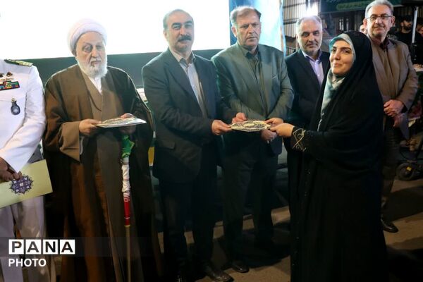 تقدیر از معلمان نمونه آستارا 