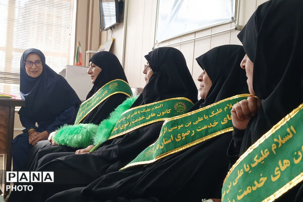حضور خادم‌یاران رضوی در صبحگاه دبستان نعمت‌الهی آباده