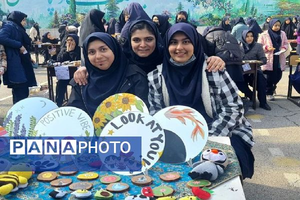 برگزاری بازارچه اقتصادی در دبیرستان شاهد تکتم