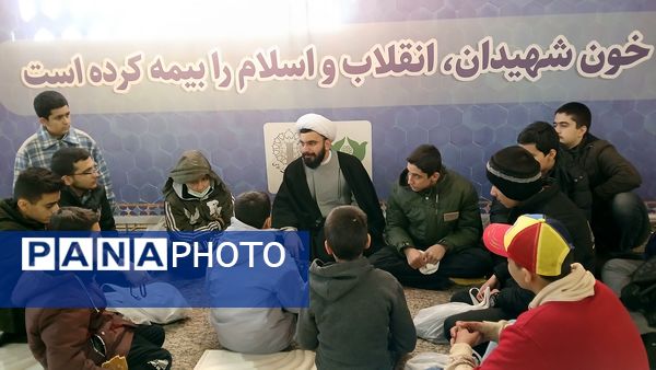 حضور دانش‌آموزان دبیرستان‌شهید بابایی در مراسمات ۱۲ بهمن