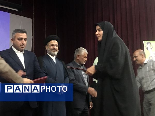 همایش تجلیل از مدیران و کارکنان نمونه شهرستان محمودآباد 