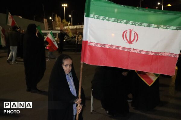پرچمی که زمین نگذاشتند