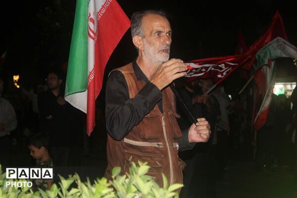 شبِ اشک و عرفان در حسینیه امام خمینی