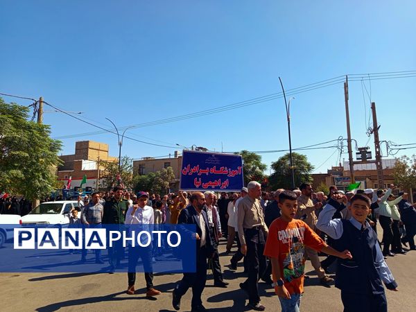 قدمی هم‌سنگر ایمان؛ از مدرسه تا صف نماز جمعه