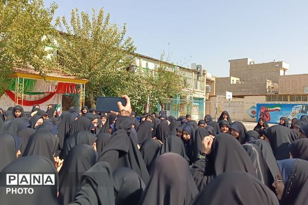 وداع دانش‌آموزان با شهید گمنام در مدرسه شاهد صدیقه طاهره (س)
