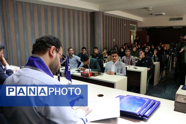 نشست صمیمی دانش‏‌آموز خبرنگاران و نمایندگان مجلس دانش‌آموزی آذربایجان شرقی با علی فلاحتکار