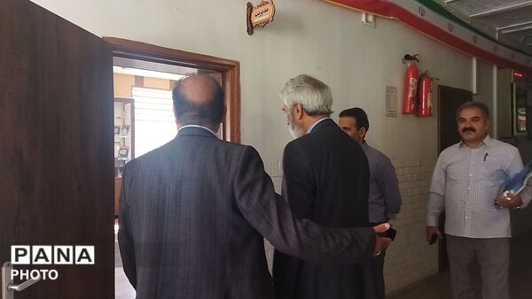 حضور  خیر مدرسه ساز نیشابوری در دبیرستان شاهد ابوذر غفاری