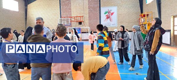 مسابقات طناب‌کشی و دارت در سالن زینبه شهرستان شیروان