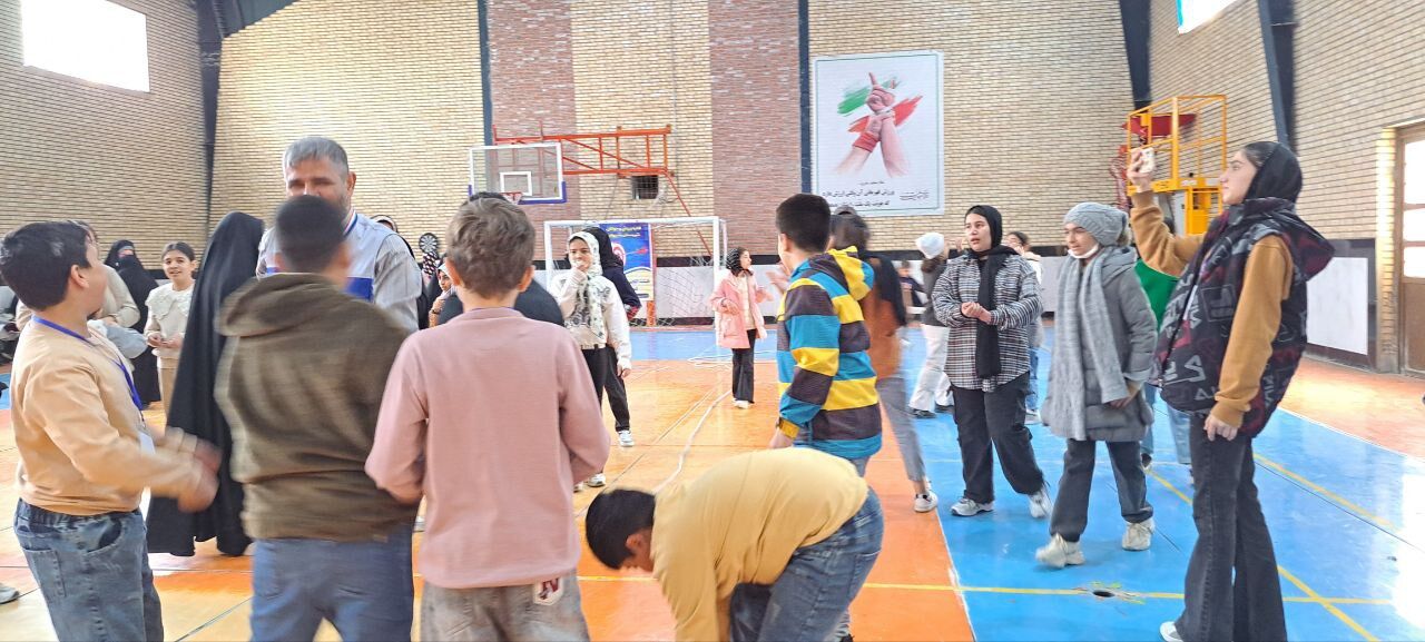 مسابقات طناب‌کشی و دارت در سالن زینبه شهرستان شیروان