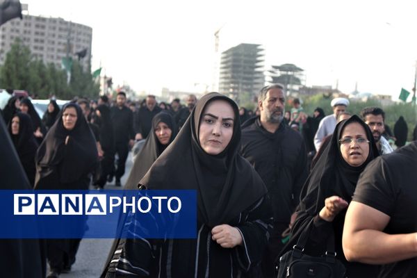 آیین پیاده‌روی اربعین حسینی در بلوار پیامبر اعظم(ص) قم