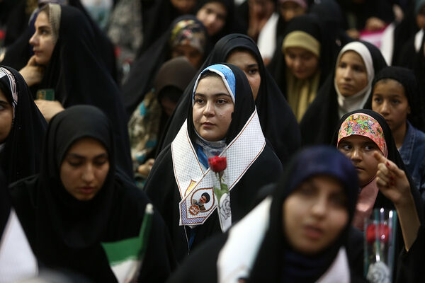 اجتماع بزرگ «عهد خواهرانه» با حضور 6 هزار دانشجوی دختر در قم