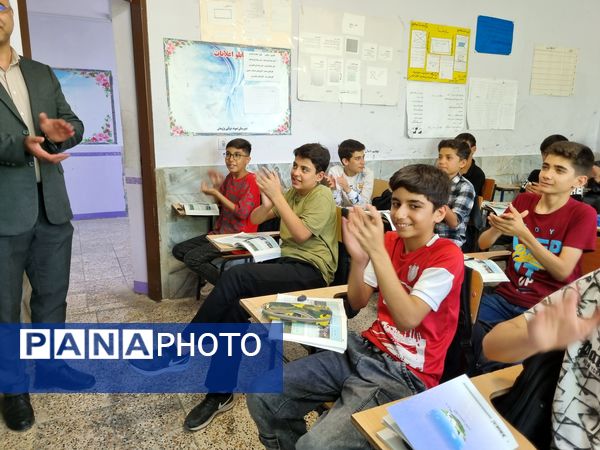 تقدیر از معلمان دبیرستان نمونه دولتی پژوهش آشخانه