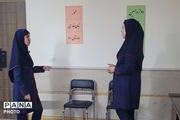 رقابت نخبگان جوان زبان خارجی در دبیرستان فرهنگ