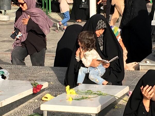 برپایی مراسم دعای عرفه در گلستان شهدای اصفهان