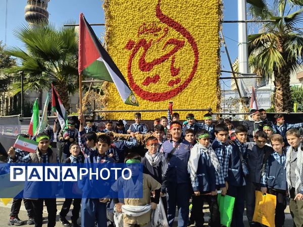 تجمع اعتراض‌آمیز دانش‌آموزان مدارس مختلف آموزش و پرورش منطقه ۴ تهران