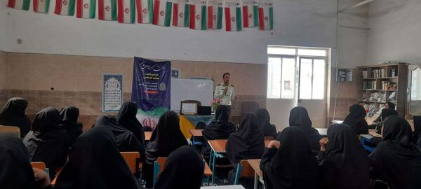  گرامیداشت هفته نیروی انتظامی در آموزشگاه مرحوم پاکدل خلیل آباد 