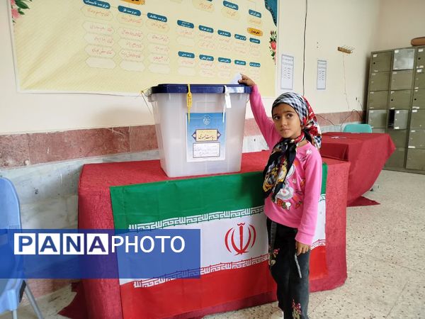 حضور پرشور مردم فاروج پای صندوق‌های رای 