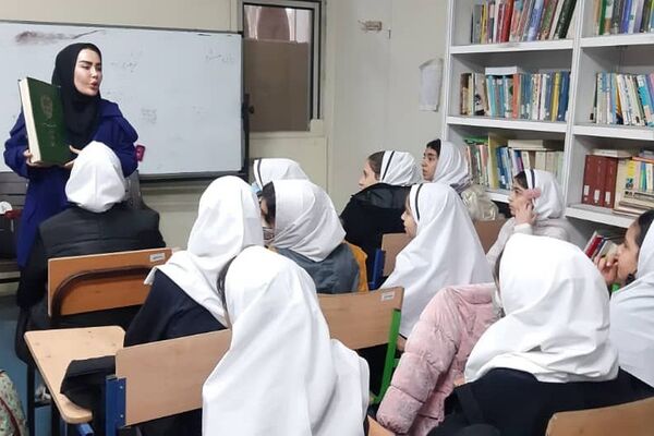اردوی علمی پژوهشی دانش‌آموزان دبستان هجده دی ناحیه2 شهرری در پژوهش‌سرای بصیرت 