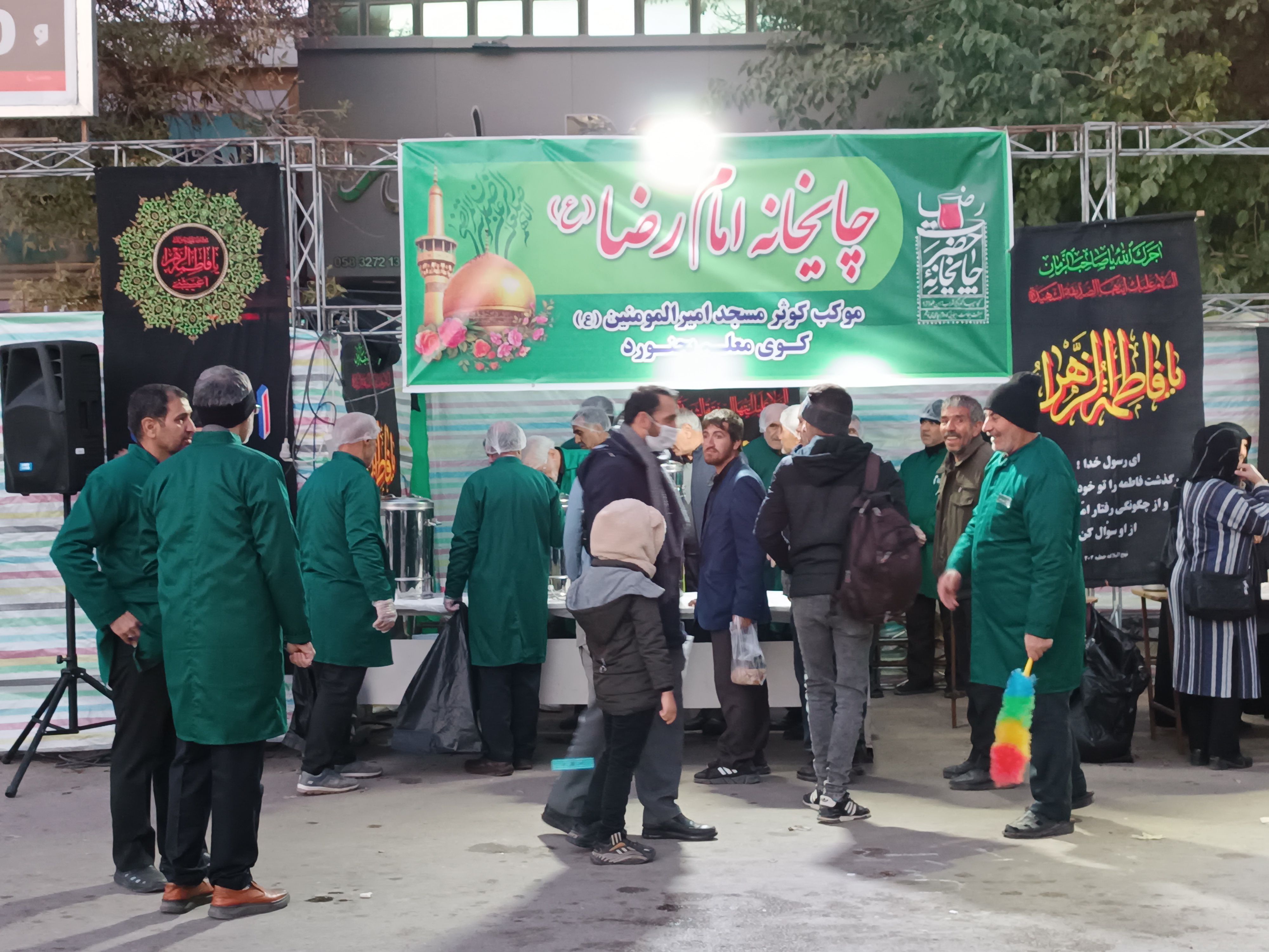 برپایی چایخانه امام رضا(ع) در موکب کوثر مسجد امیرالمومنین (ع) در بجنورد