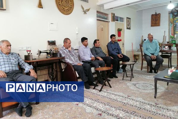 دیدار مسئولین شهر بیضا از خانواده شهدا