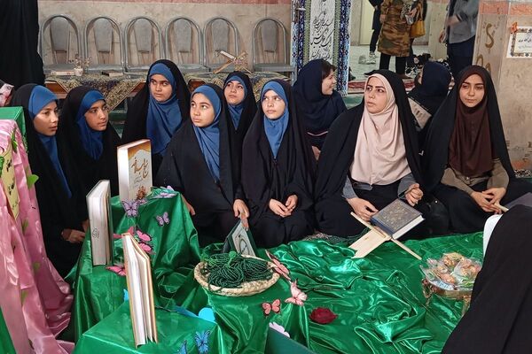 افتتاحیه محفل انس با قرآن‌کریم در دبیرستان جوادالائمه بهارستان‌دو
