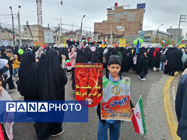 نبض انقلاب در خیابان‌ها تپید