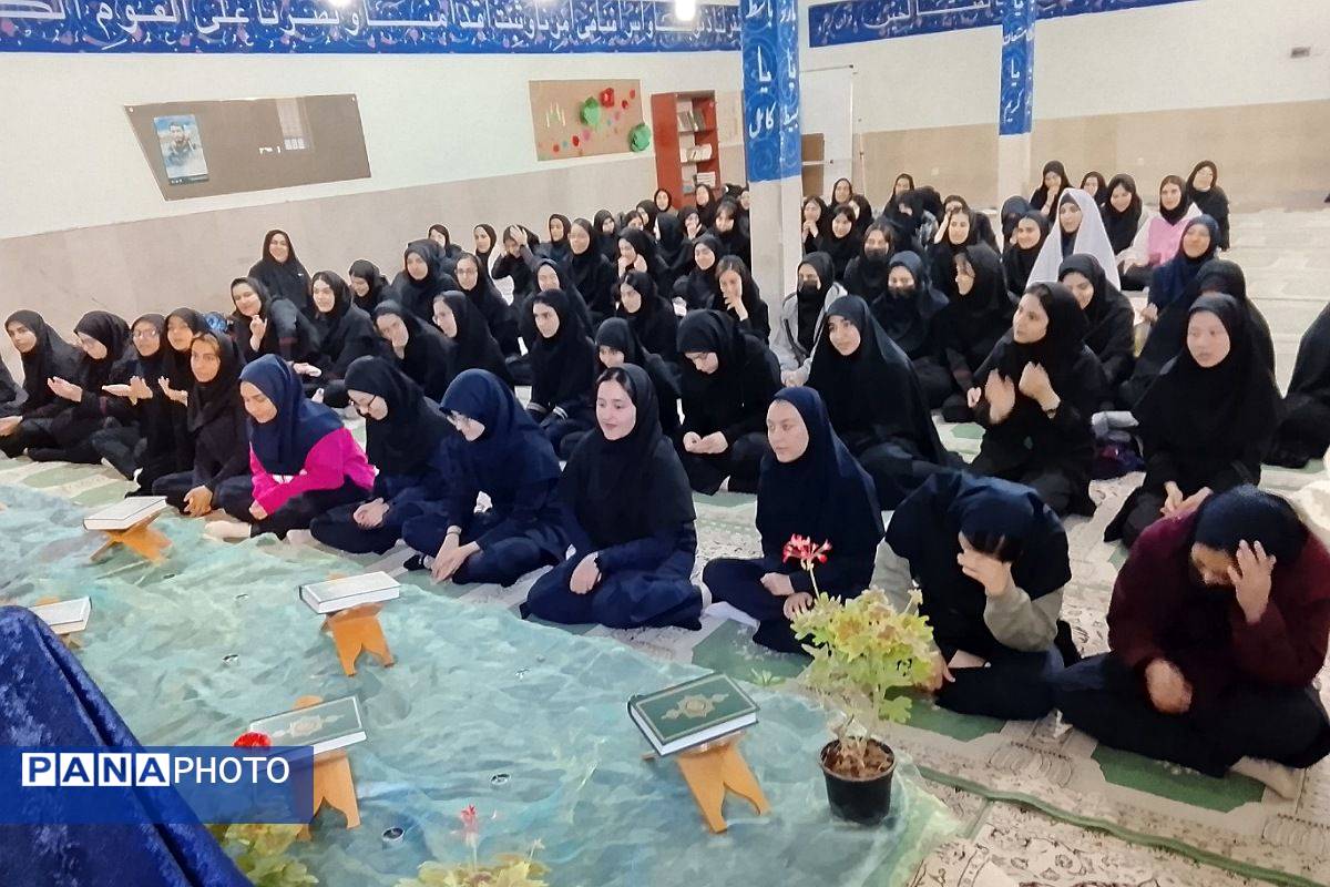 اجرای سومین نشست قرآنی در مدارس با حضور امام جمعه قرچک در دبیرستان شهدای محراب