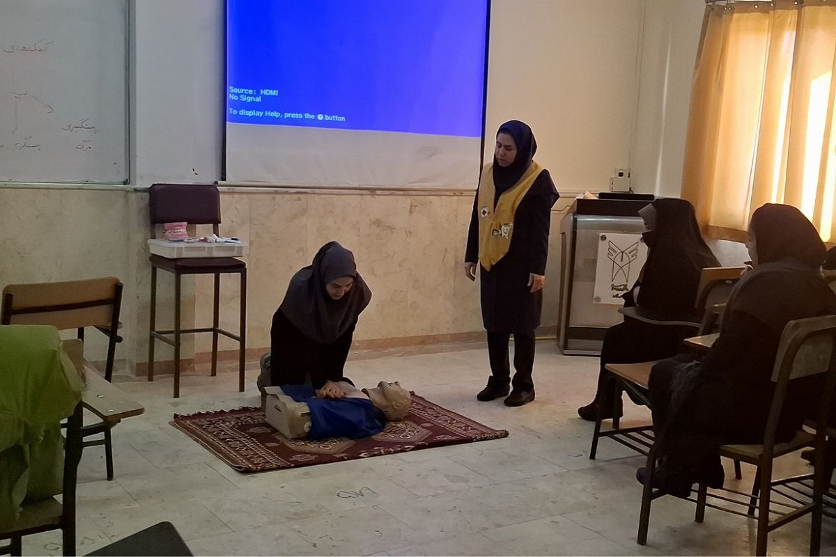 آموزش بهداشت مدارس به معلمان ابتدایی در دانشگاه آزاد اسلامی ملارد 