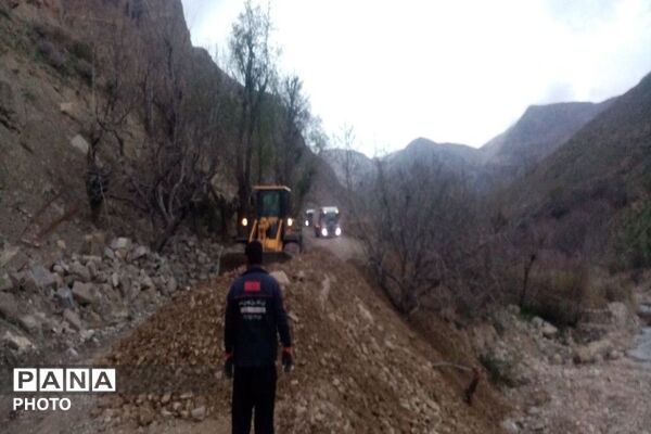 بهسازی جاده مسیر باغات و آبشار به همت شهرداری بار 