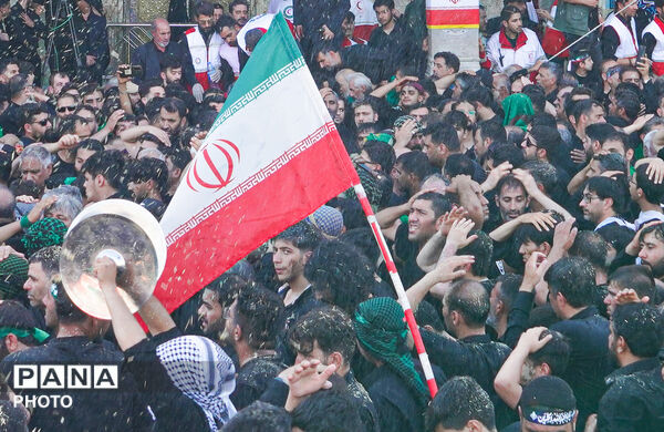 جلوه‌های ویژه از عزاداری هیات چهل اختران قم در روز عاشورا