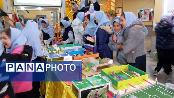 نمایشگاه دست‌سازه‌های دانش‌آموزان در هفته تربیت‌بدنی