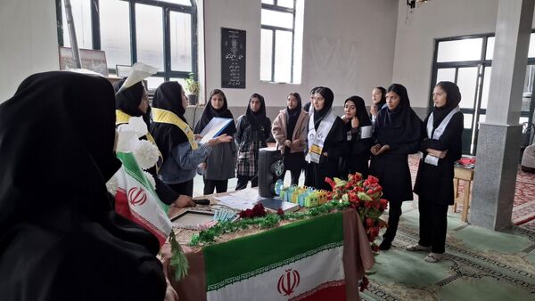جشن روز دانش آموز دختران دبیرستان حضرت فاطمه و حضرت رقیه در مهدیه شهر بار نیشابور 