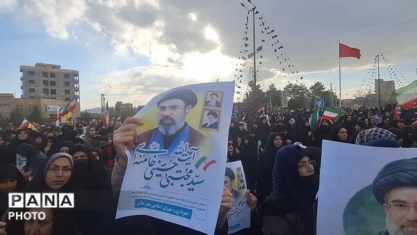 مراسم بیعت مردم ملایر با آیت‌الله سید مجتبی خامنه‌ای
