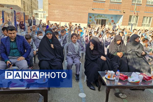 رزمایش کمک مومنانه و تهیه لوازم التحریر برای دانش‌آموزان و خانواده‌های بی بضاعت در ناحیه 2 شهرری 