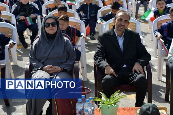 برگزاری جشن شکوفه‌های کلاس اولی دربهارستان‌دو