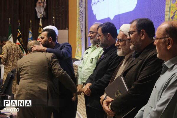 رونمایی از نخستین جلد دانشنامه دفاع مقدس استان قم