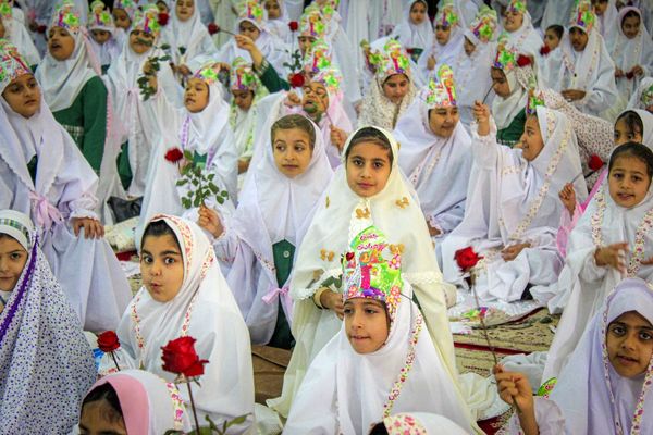 جشن تکلیف ۶۰۰دانش‌آموز دختر گتوندی