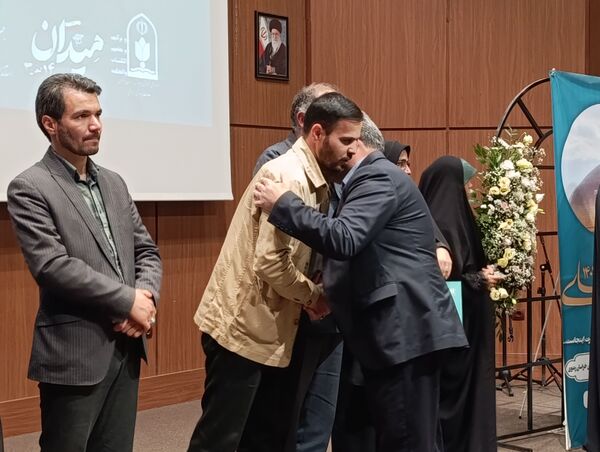 مراسم تقدیر از دانش‌آموزان و مدیران مدارس فعال در طرح گام‌های عاشقی