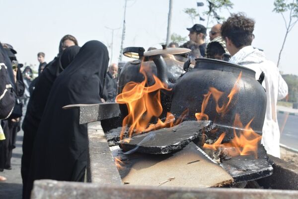 پیاده روی دلدادگان اربعین حسینی ع در اسلامشهر به سوی امامزاده اسماعیل